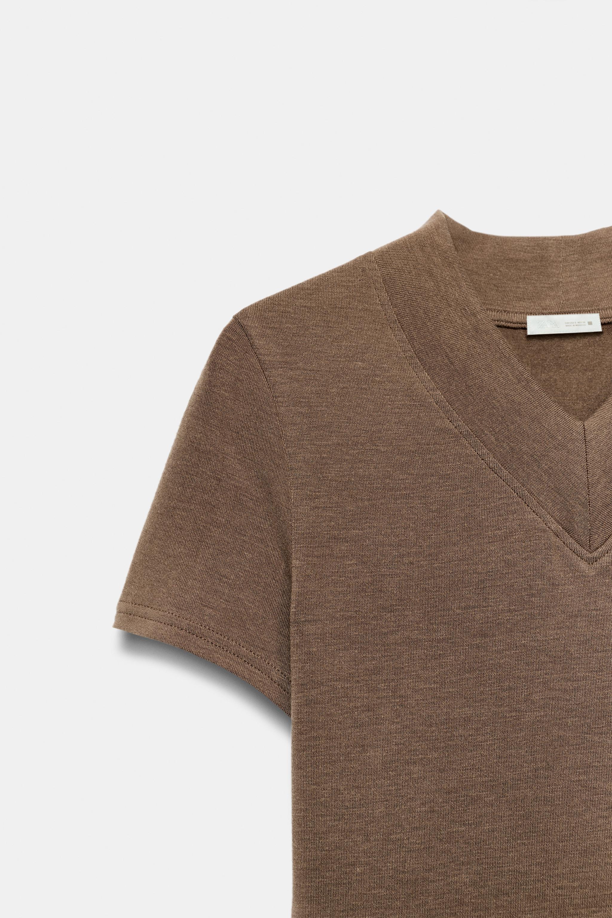 ASYMMETRIC HEM V-NECK T-SHIRT